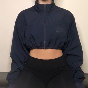 NIKE Crop Windbreaker